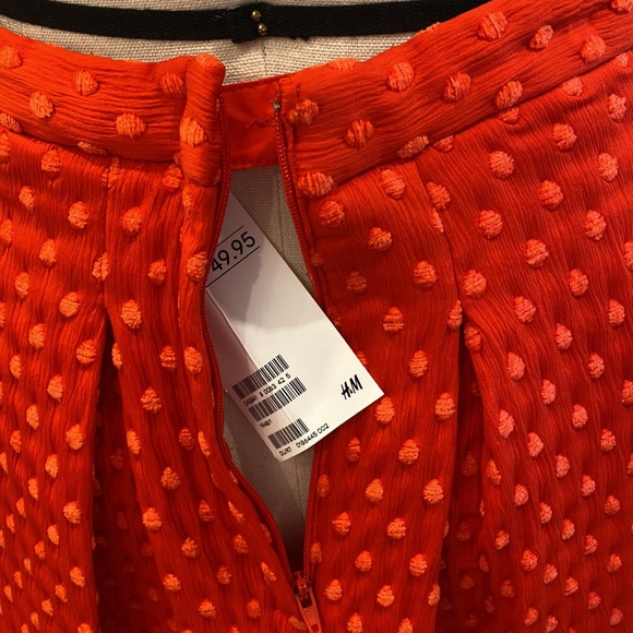 H&M Red Pleated Polka Dot, Side Pockets Skirt. - Picture 4 of 8